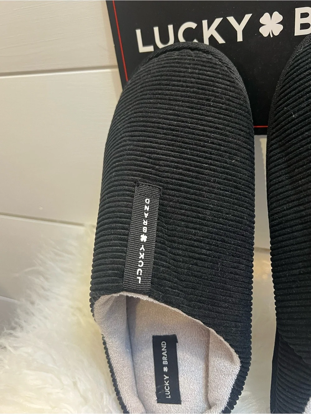 NWT Lucky Brand Men’s Black Corduroy Slippers size 7-8 Men’s or Women’s 8.5-9.5